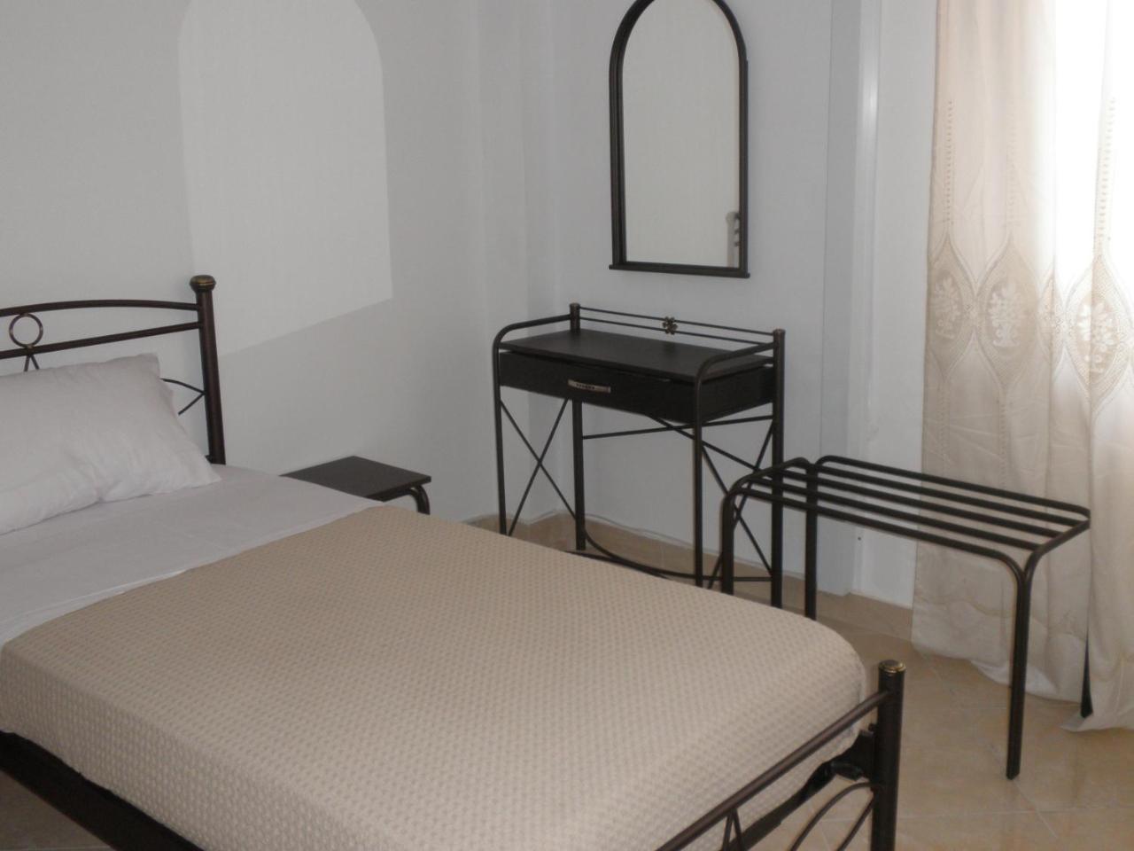 Nikolakakis Rooms Lavrio Exterior foto