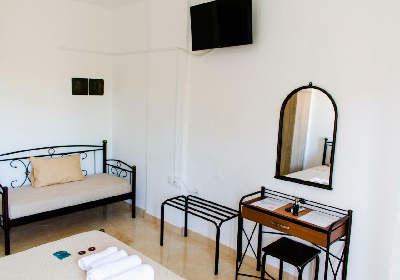 Nikolakakis Rooms Lavrio Exterior foto