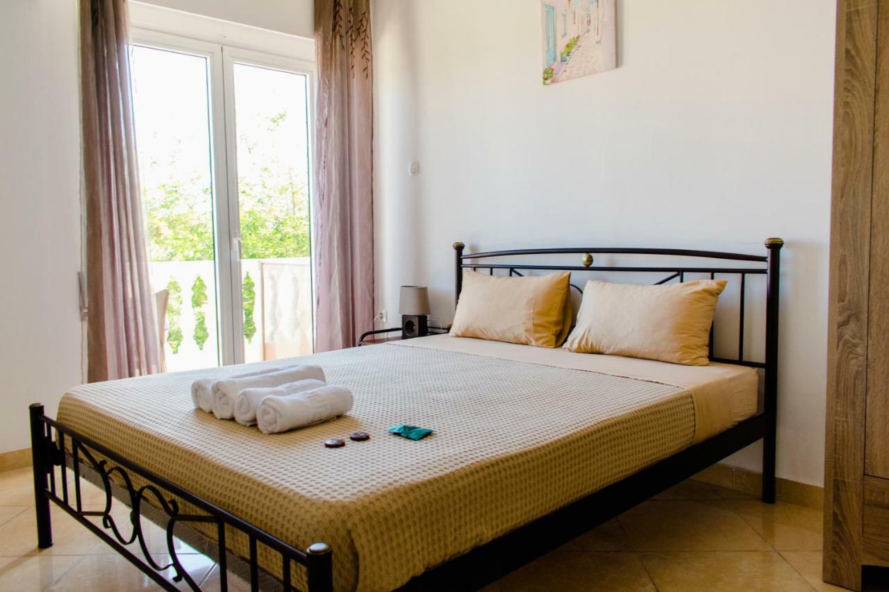 Nikolakakis Rooms Lavrio Exterior foto